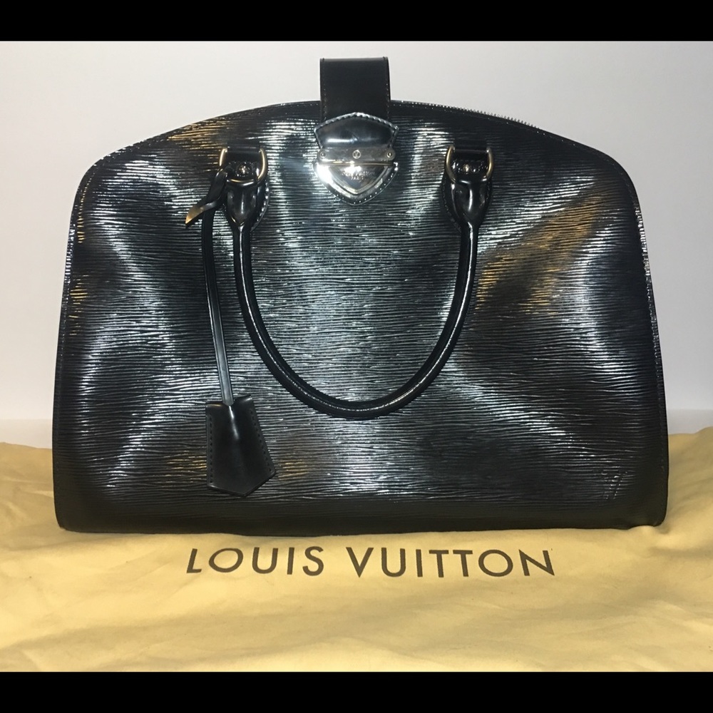 Louis Vuitton Black Epi Leather Pont-Neuf GM